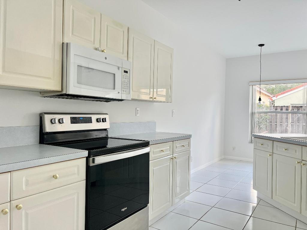 6069 Desert Inn Lake Worth, FL 33463