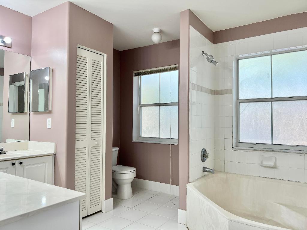 6069 Desert Inn Lake Worth, FL 33463