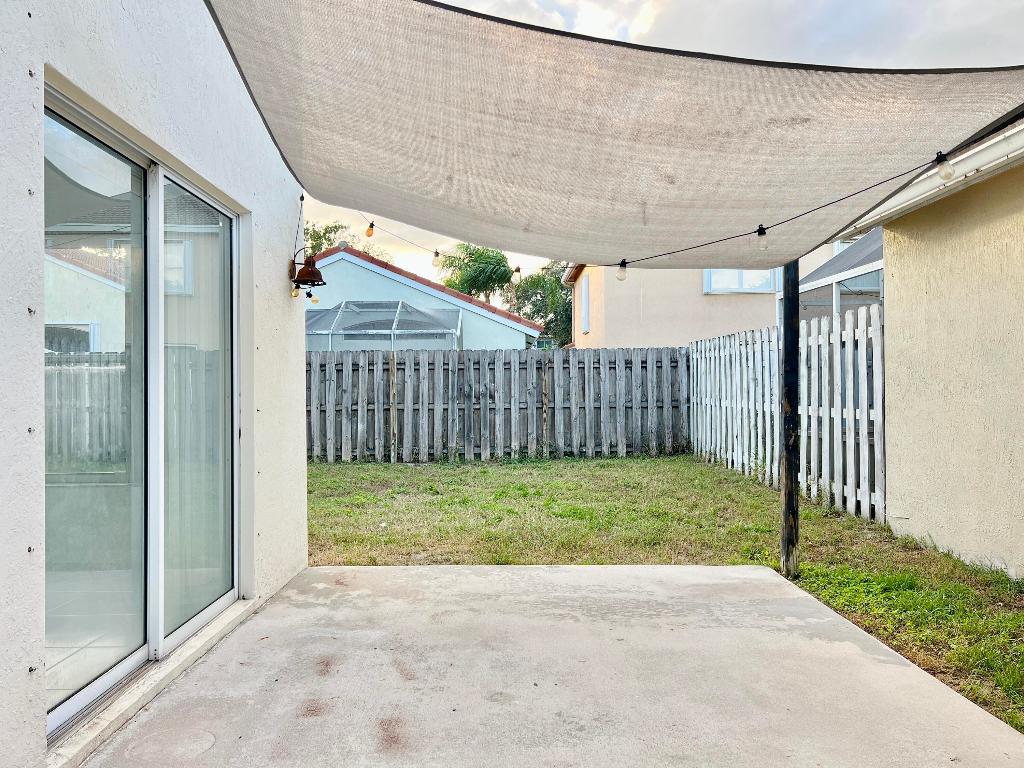 6069 Desert Inn Lake Worth, FL 33463