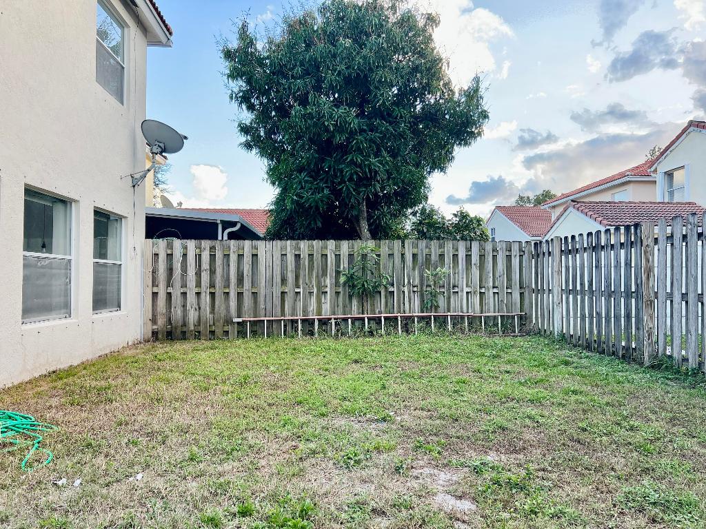 6069 Desert Inn Lake Worth, FL 33463