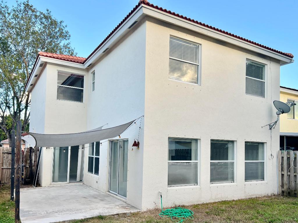 6069 Desert Inn Lake Worth, FL 33463