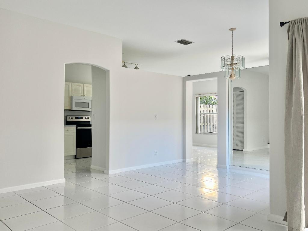 6069 Desert Inn Lake Worth, FL 33463