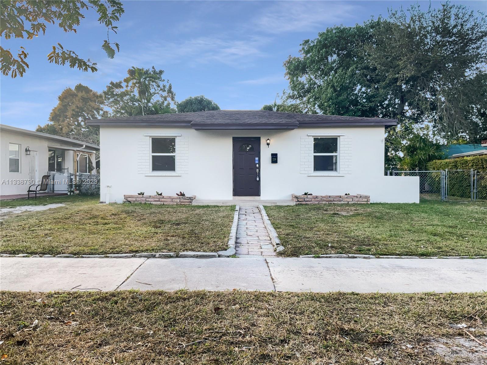 220 SW 61st Ave