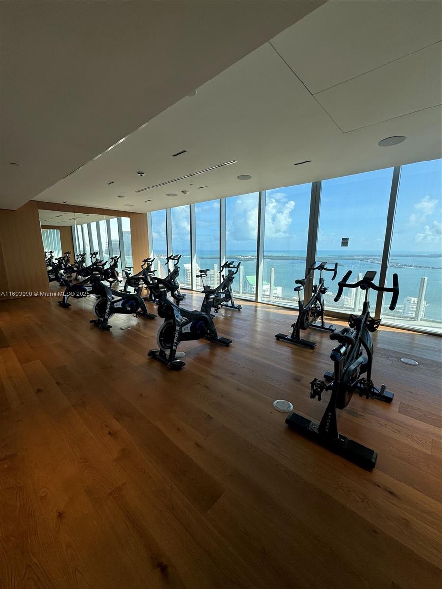 image Aston Martin Residences54