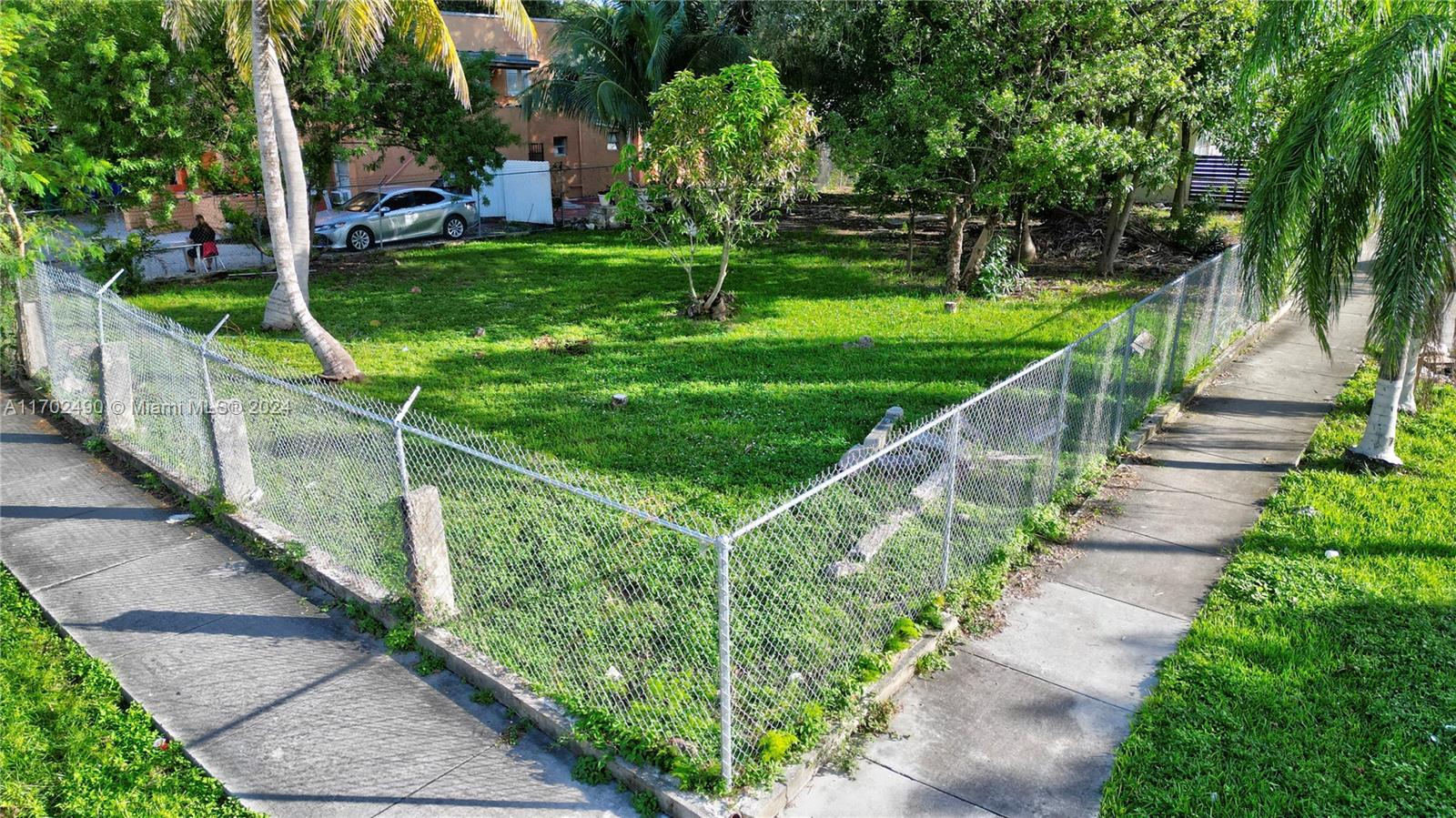 280 NW 33rd St Miami, FL 33127