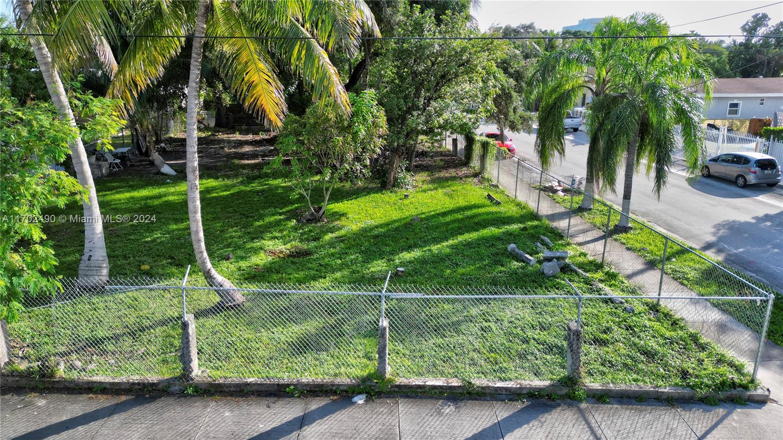 280 NW 33rd St Miami, FL 33127