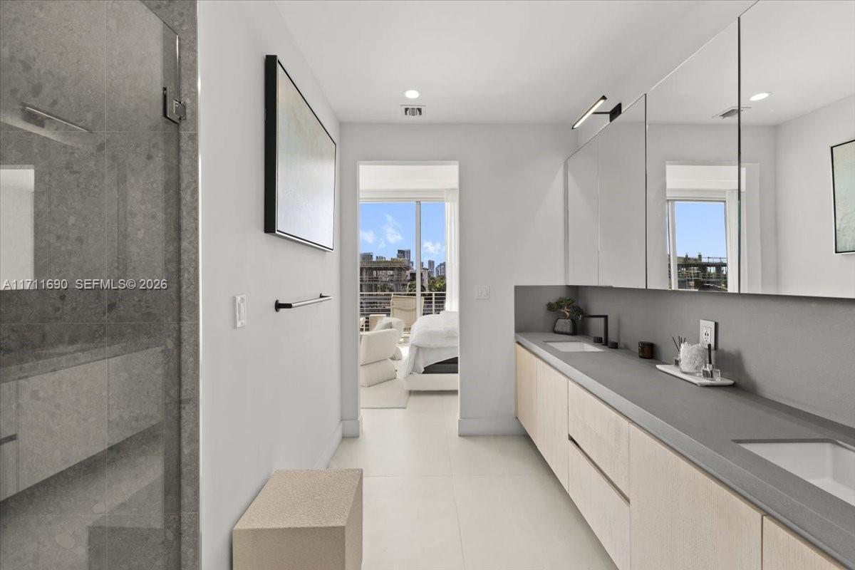 21 Isle Of Venice Dr #PH1 Fort Lauderdale, FL 33301