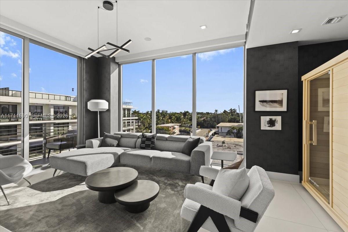 21 Isle Of Venice Dr #PH1 Fort Lauderdale, FL 33301