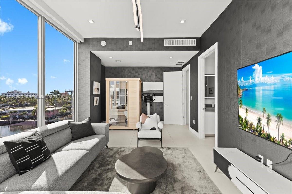 21 Isle Of Venice Dr #PH1 Fort Lauderdale, FL 33301