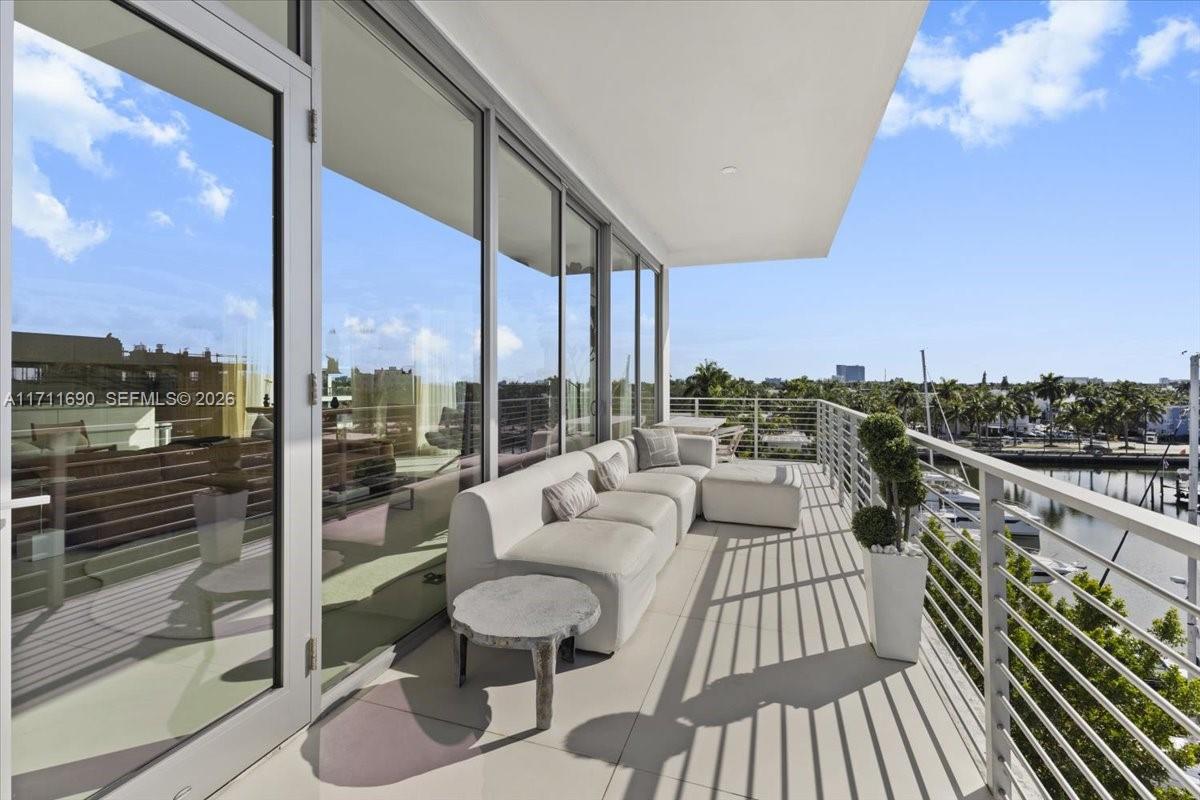 21 Isle Of Venice Dr #PH1 Fort Lauderdale, FL 33301