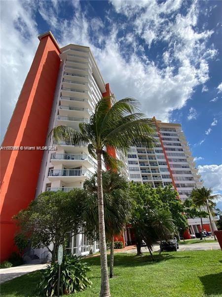 1301 NE Miami Gdns Dr #916W Miami, FL 33179
