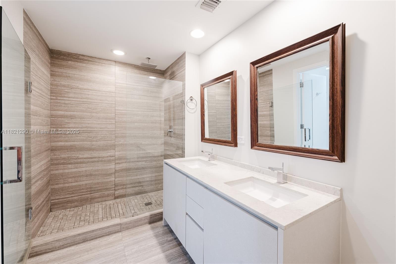 image !010 Brickell14