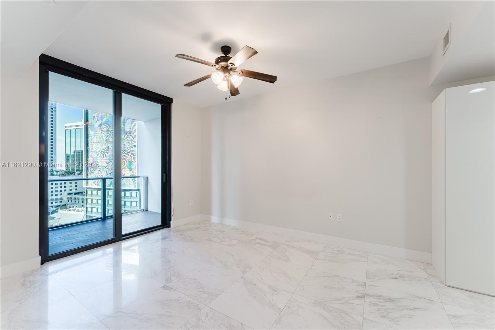 image !010 Brickell19