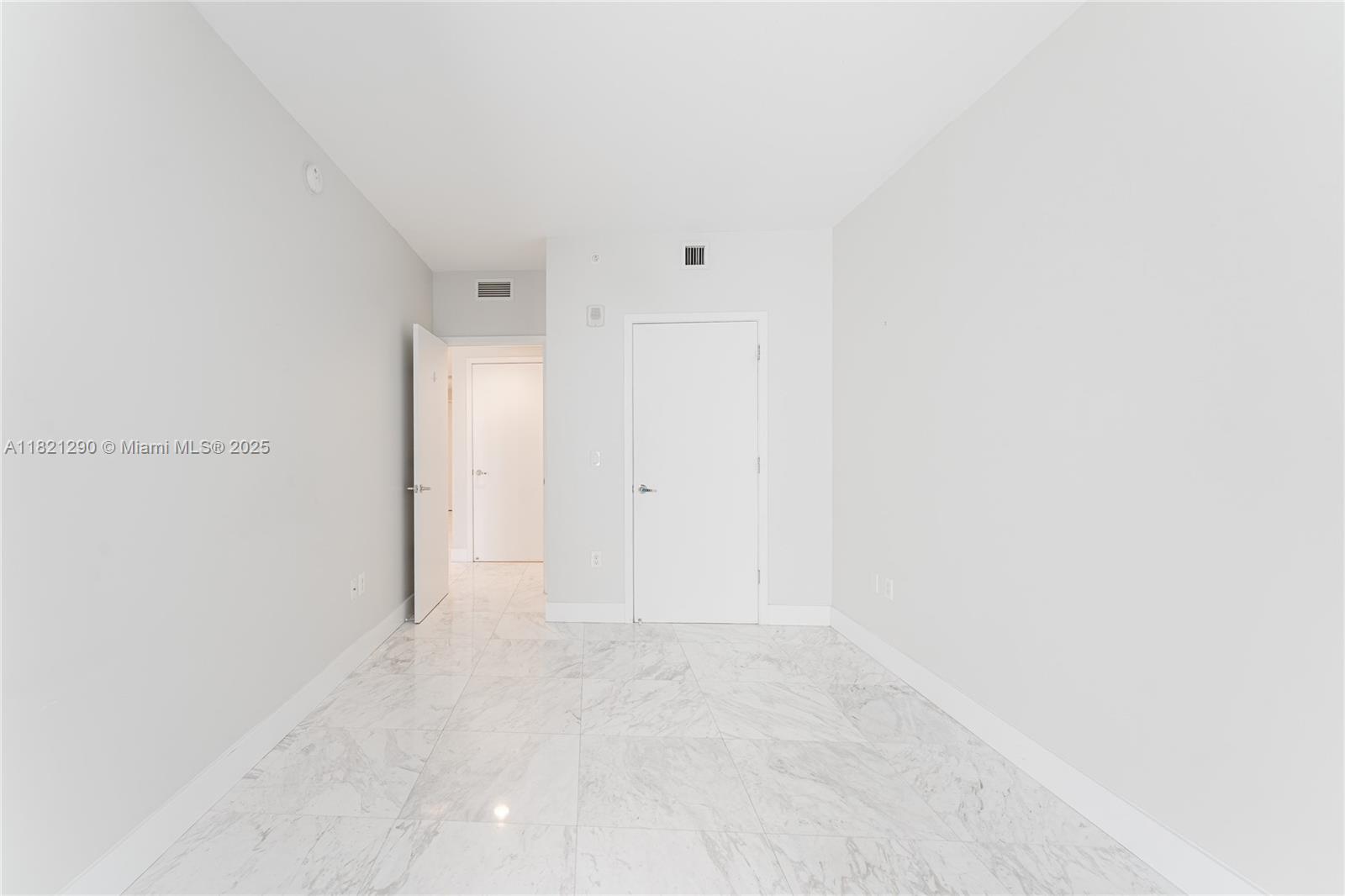 image !010 Brickell26