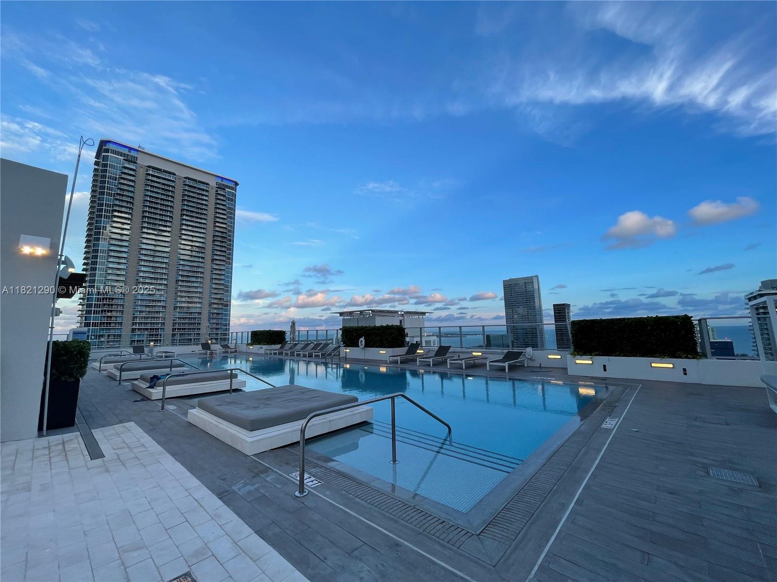 image !010 Brickell40