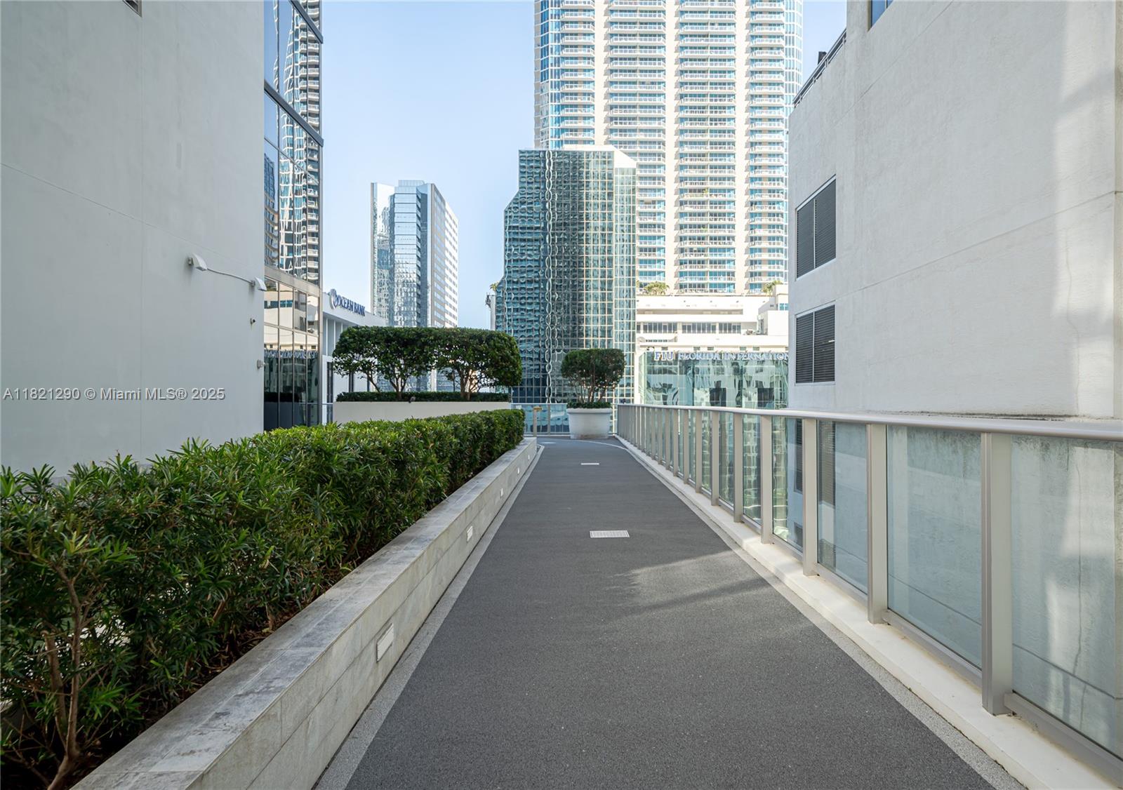 image !010 Brickell60