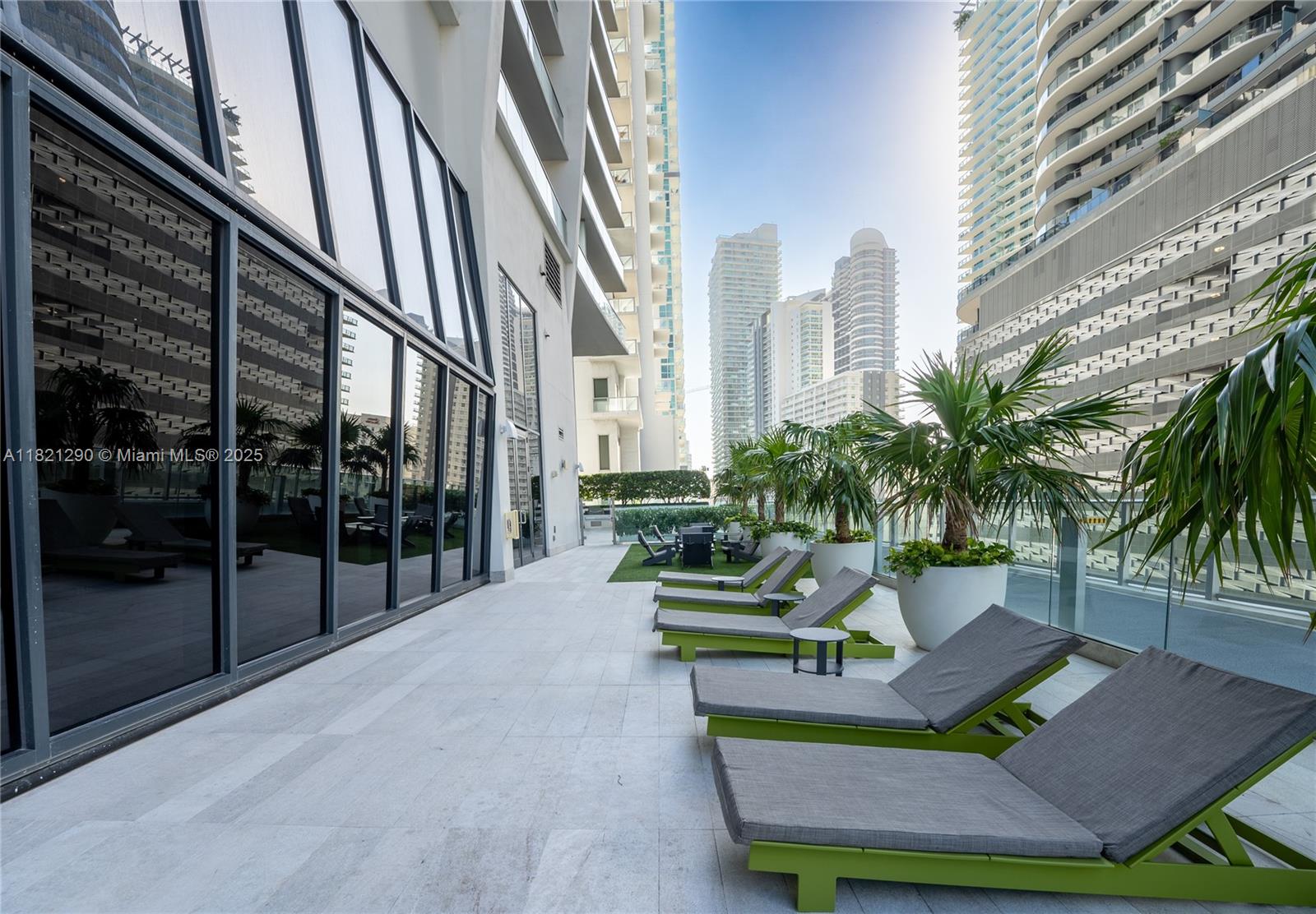 image !010 Brickell67