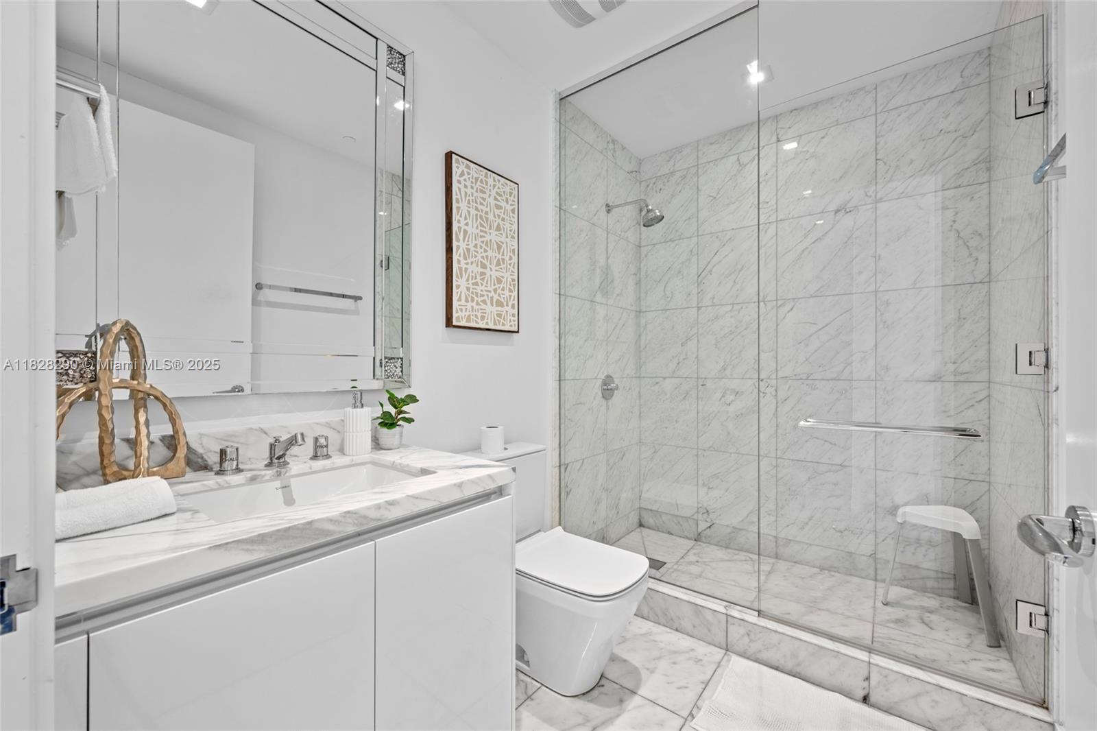 image Jade Signature30