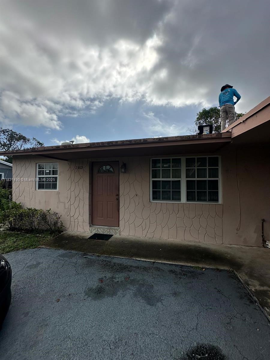 1360 SW 6th Ter