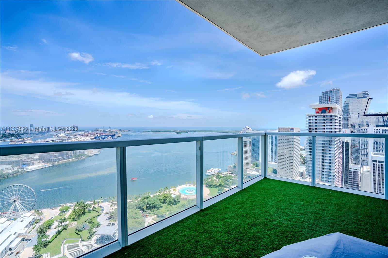 image Vizcayne Condo17