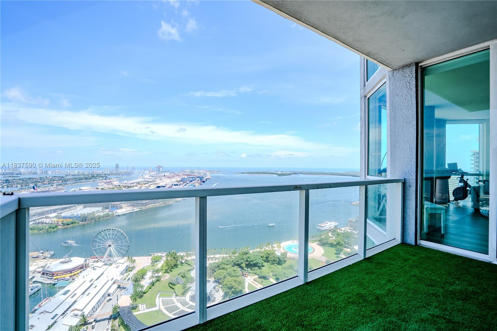 image Vizcayne Condo25