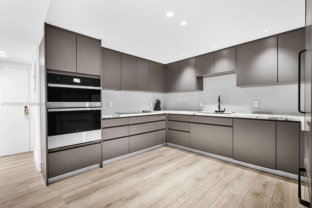 9111 E Bay Hbr Dr #PHD Bay Harbor Islands, FL 33154