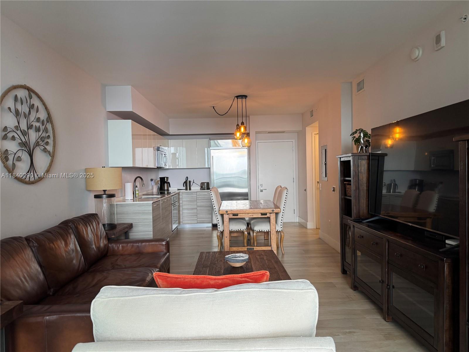 1300 Brickell Bay Dr #1808