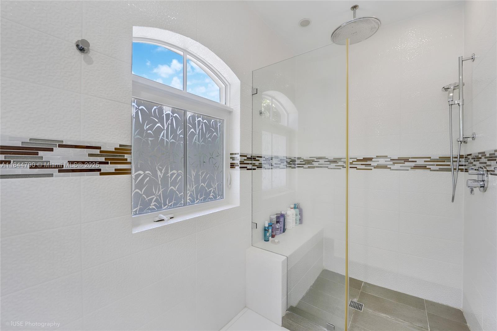 5320 Sunset Dr Miami, FL 33143