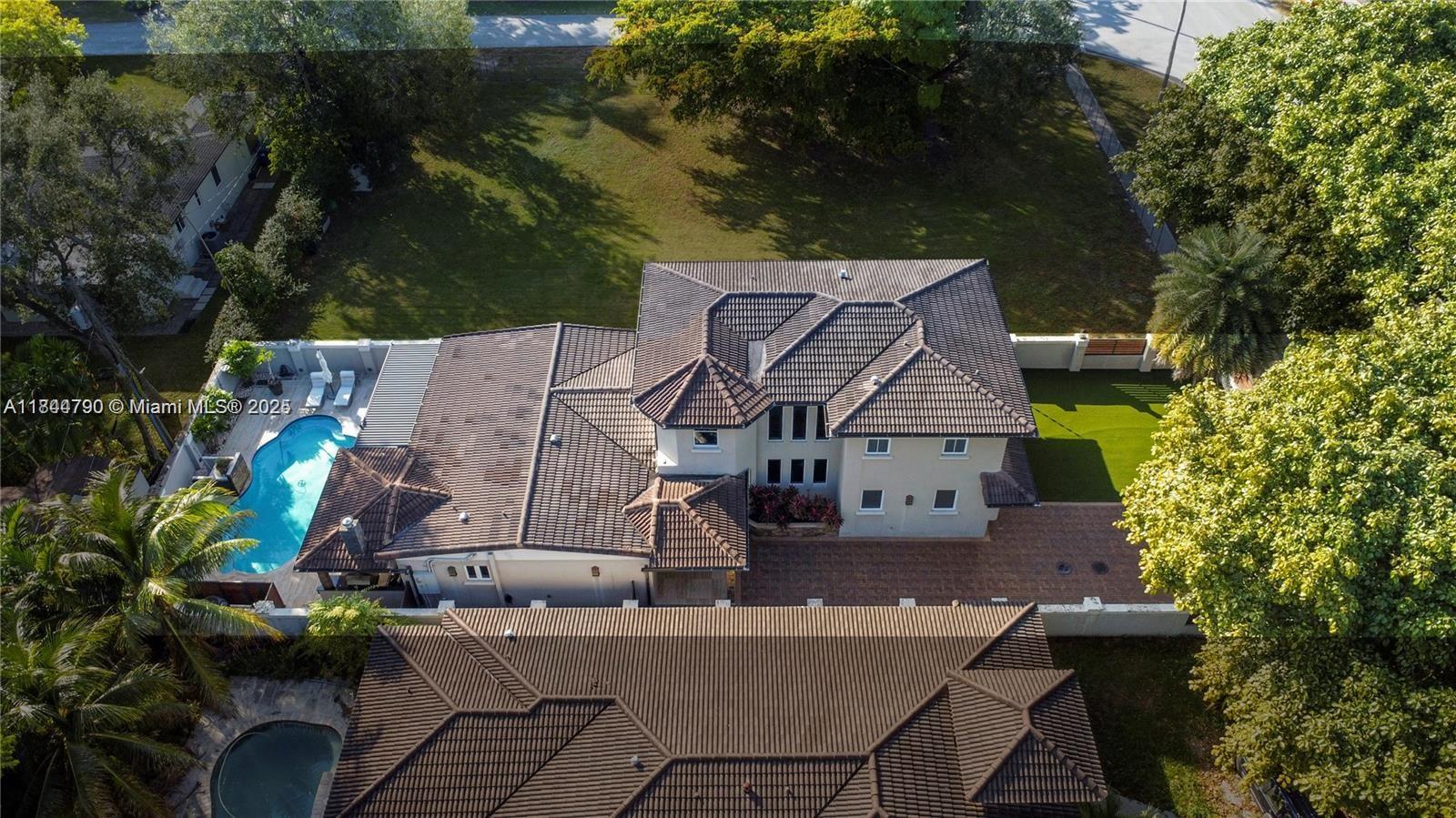 5320 Sunset Dr Miami, FL 33143