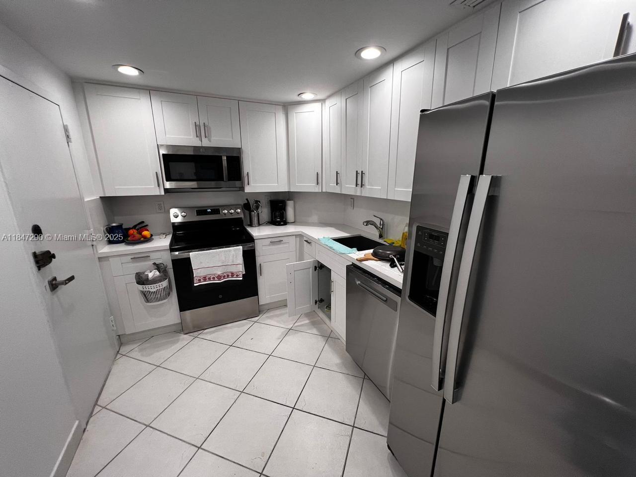 300 Bayview Dr #1901,Sunny Isles Beach, FL 33160