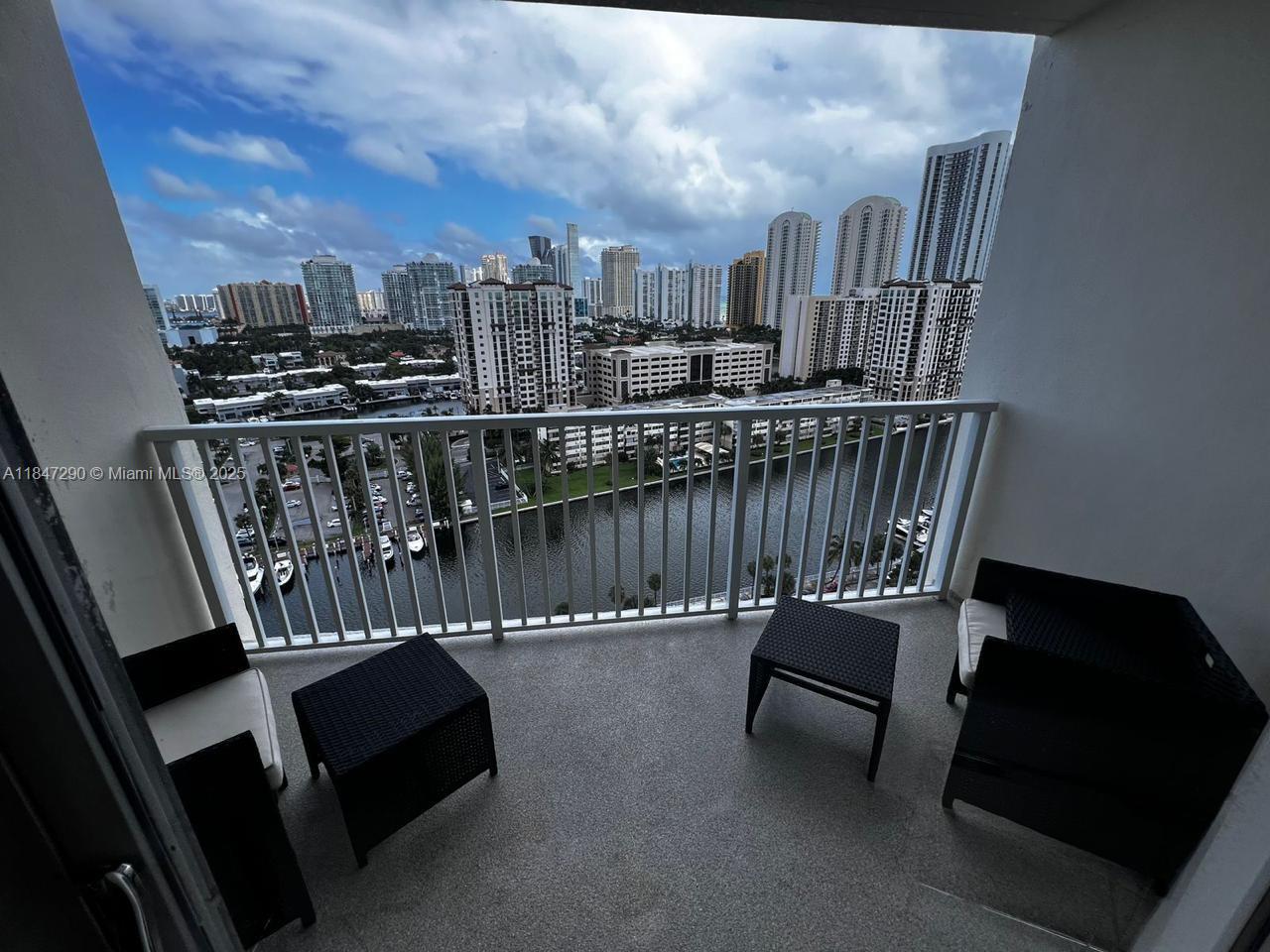 300 Bayview Dr #1901,Sunny Isles Beach, FL 33160