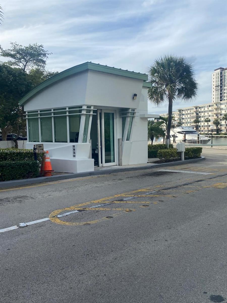 300 Bayview Dr #1901,Sunny Isles Beach, FL 33160