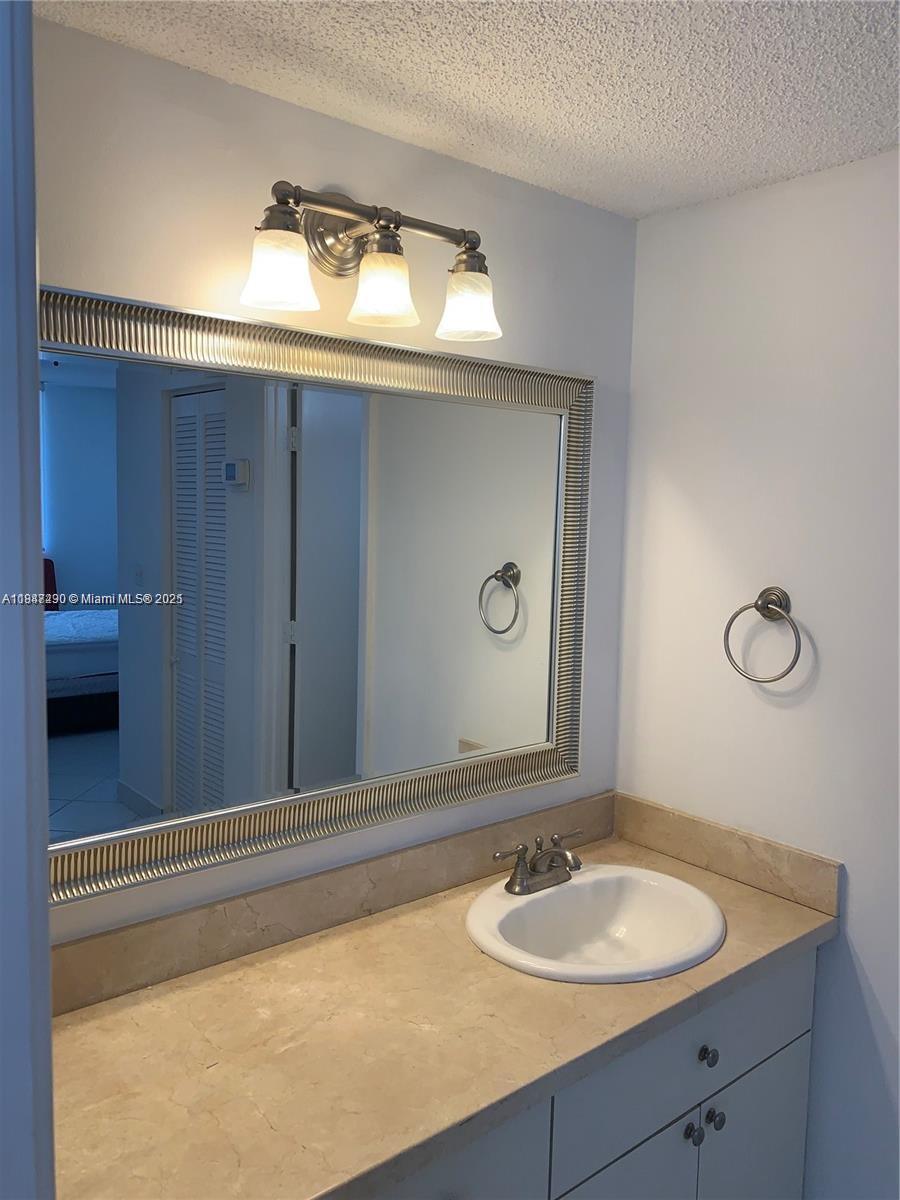 300 Bayview Dr #1901,Sunny Isles Beach, FL 33160