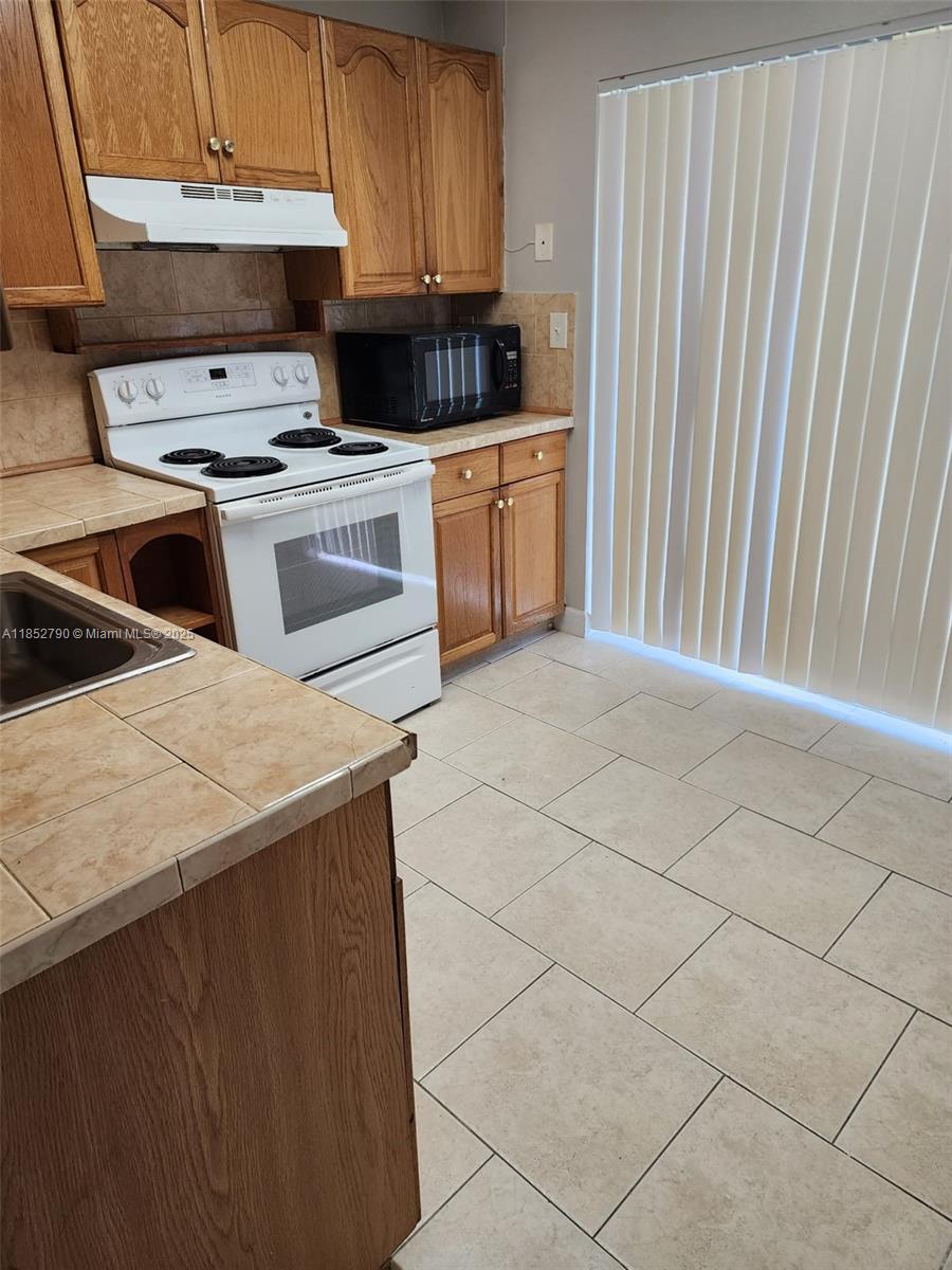 10521 SW 207th St #House Cutler Bay, FL 33189