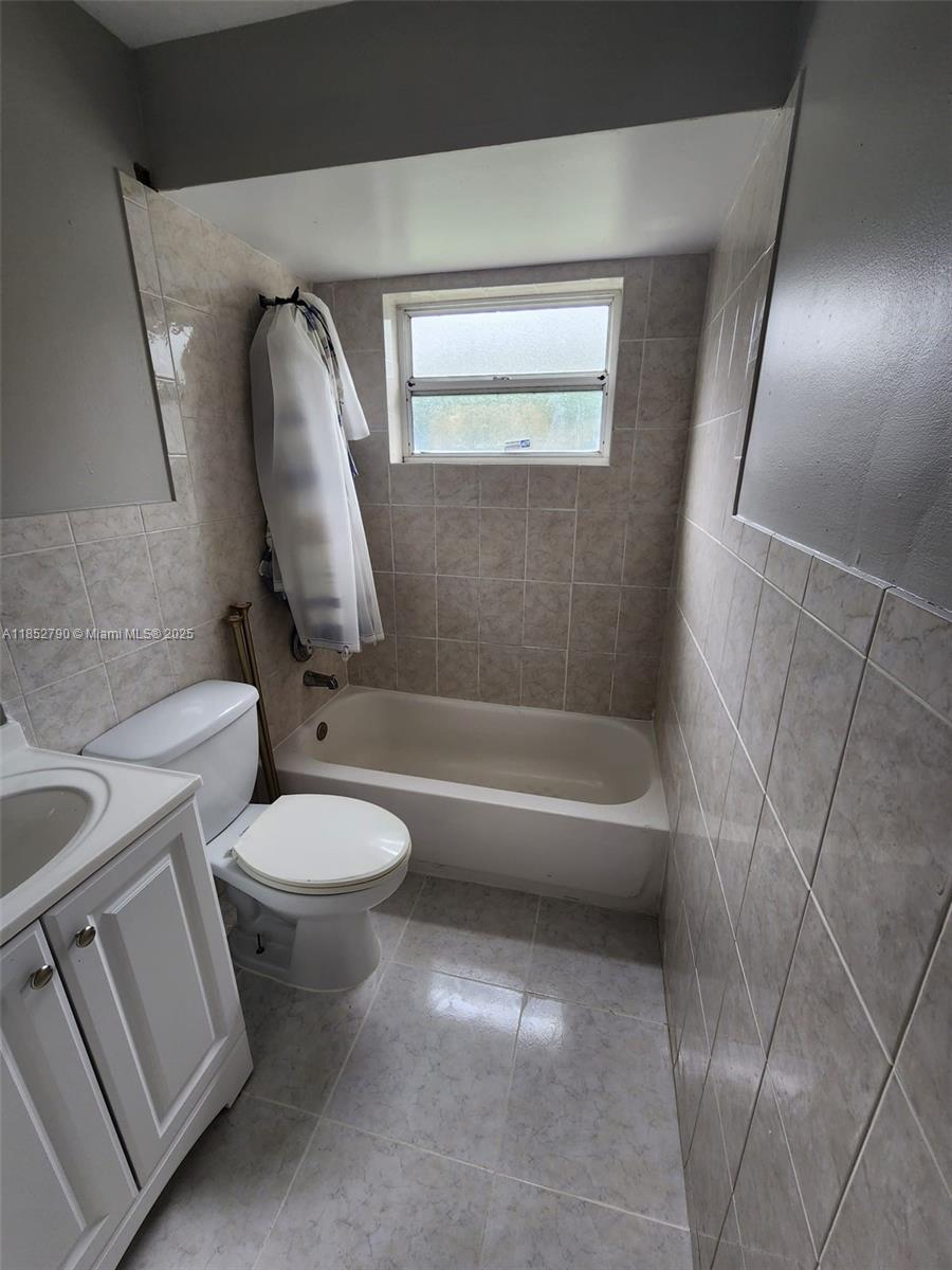 10521 SW 207th St #House Cutler Bay, FL 33189