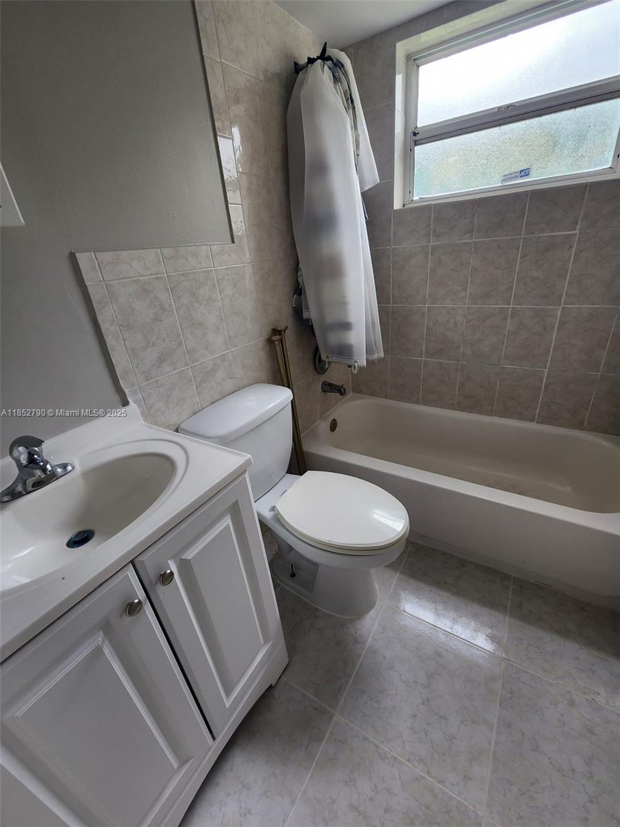 10521 SW 207th St #House Cutler Bay, FL 33189