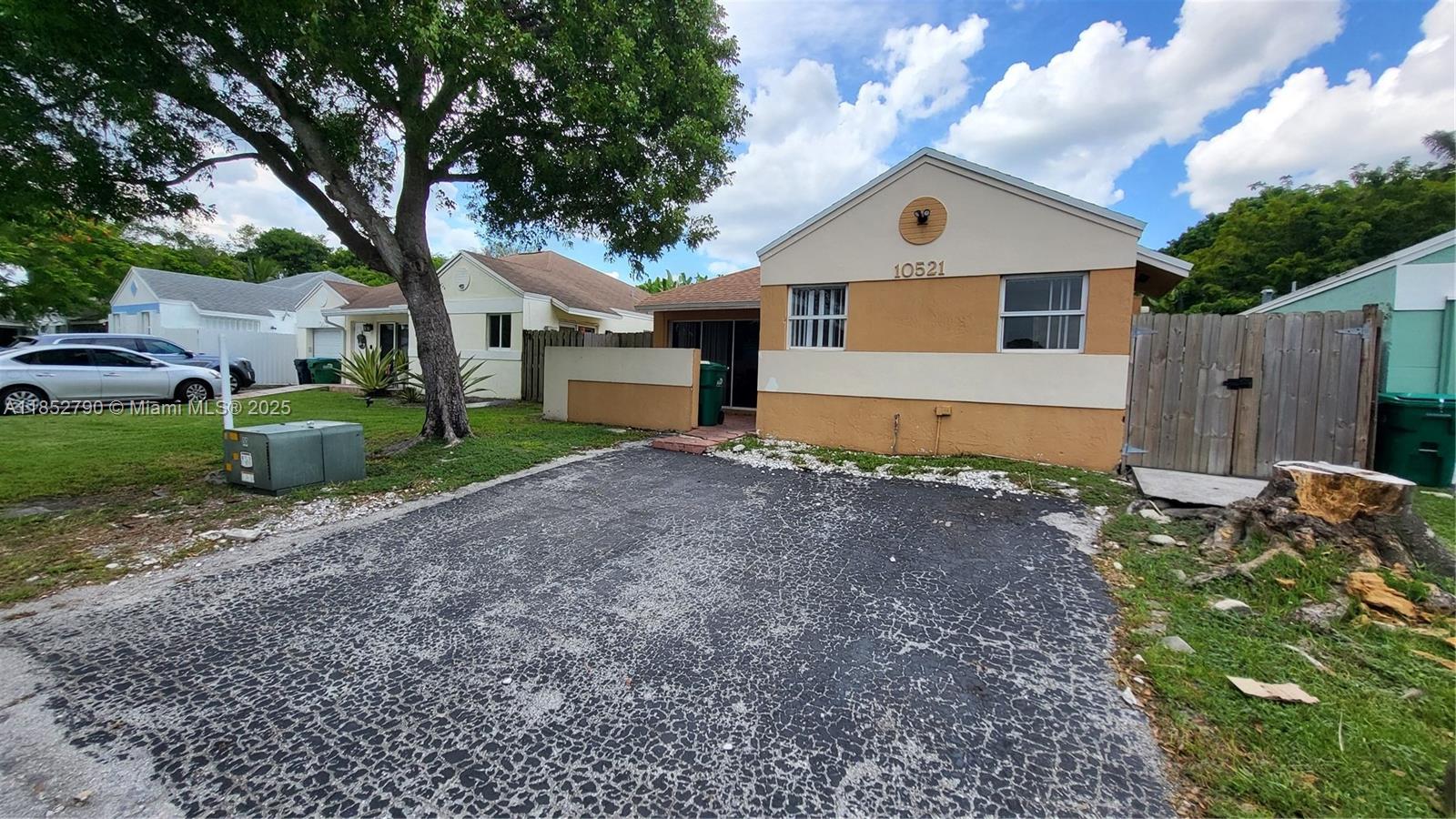 10521 SW 207th St #House Cutler Bay, FL 33189