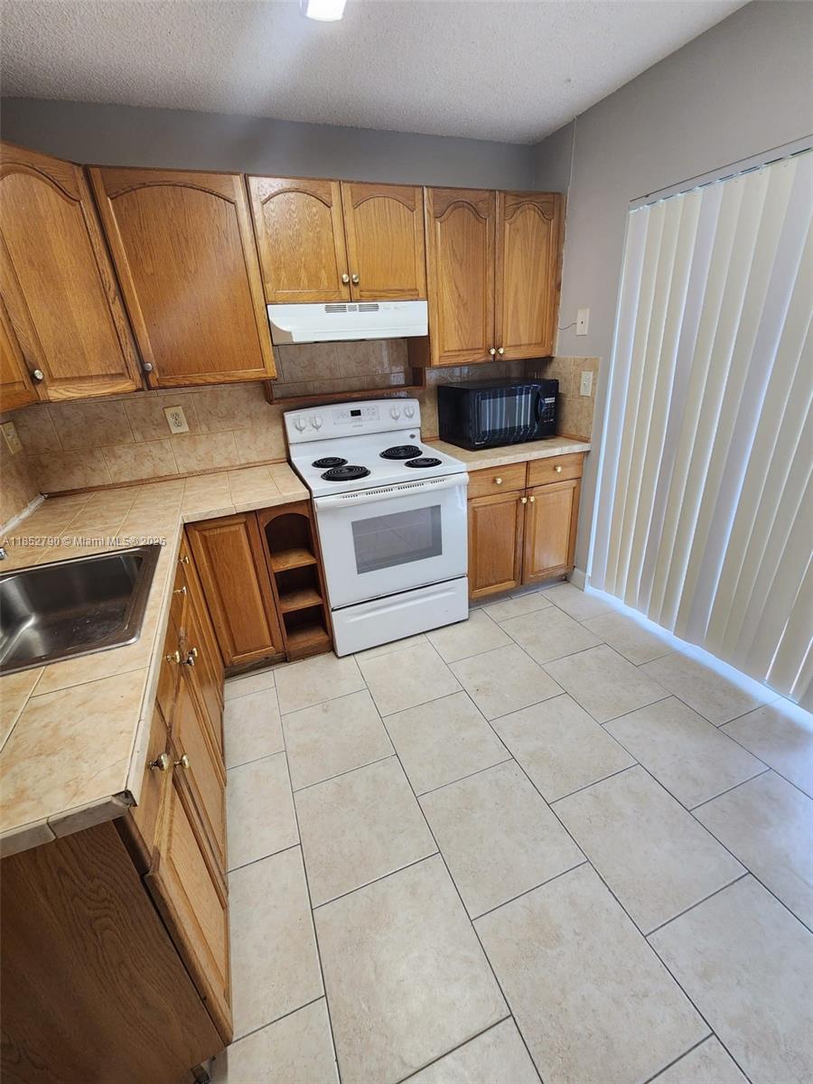 10521 SW 207th St #House Cutler Bay, FL 33189