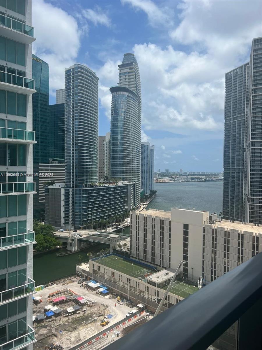 31 SE 6th St #2506