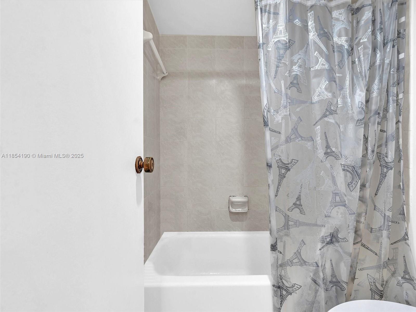 image Arlen House East Condo16