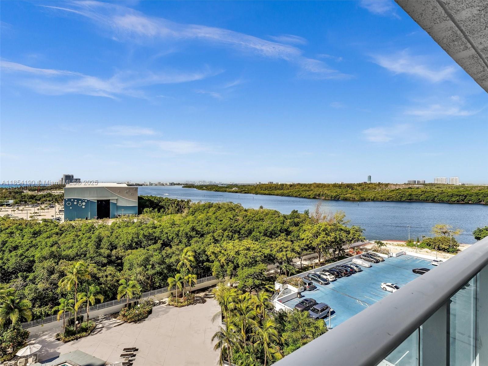 image Arlen House East Condo17