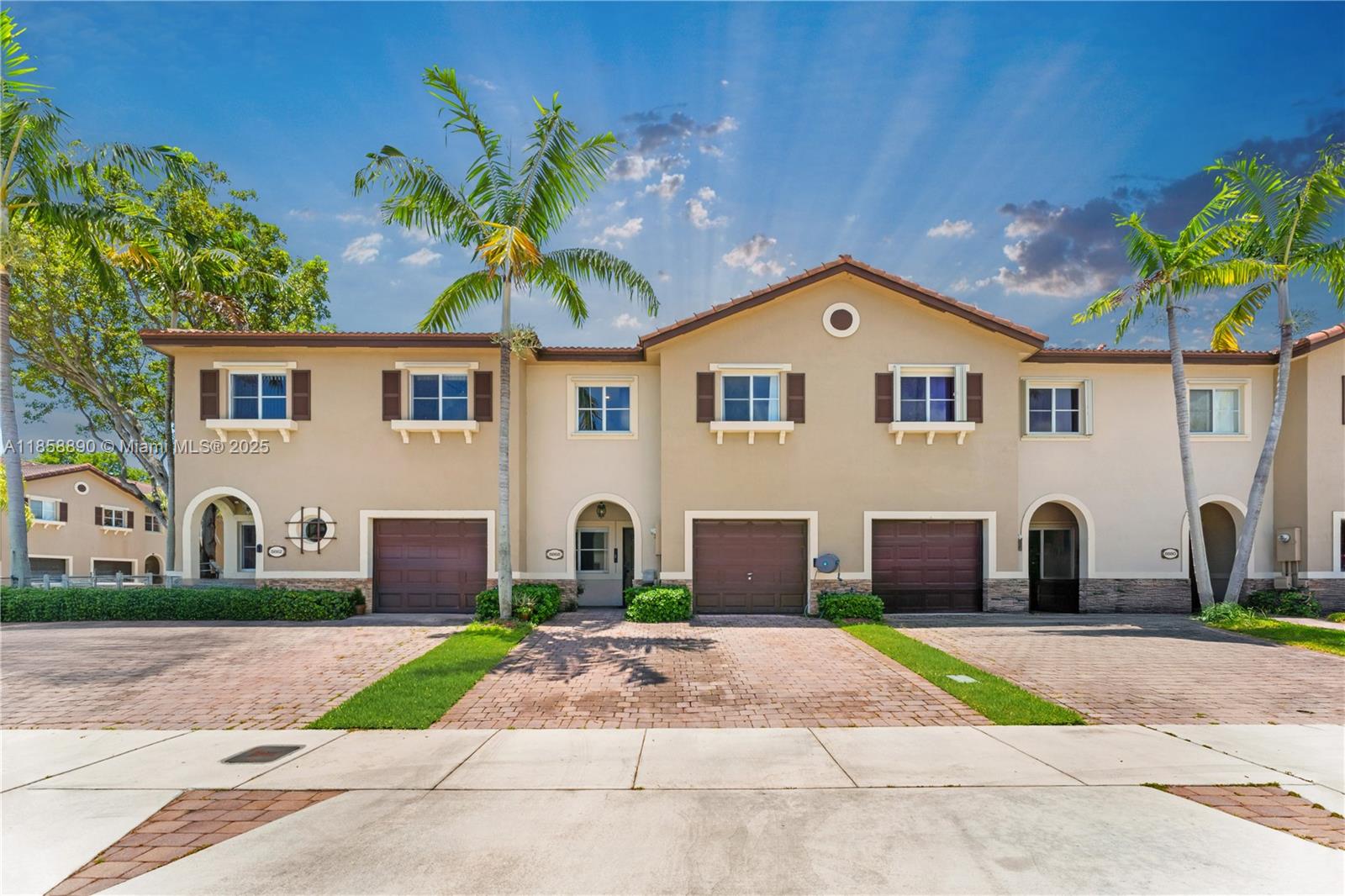 8868 SW 220th St