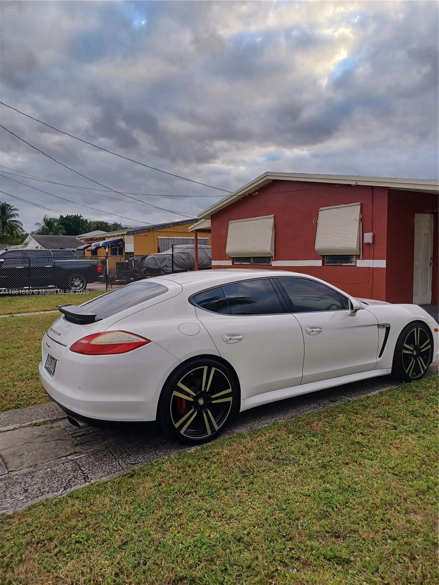 951 NW 34th Ter