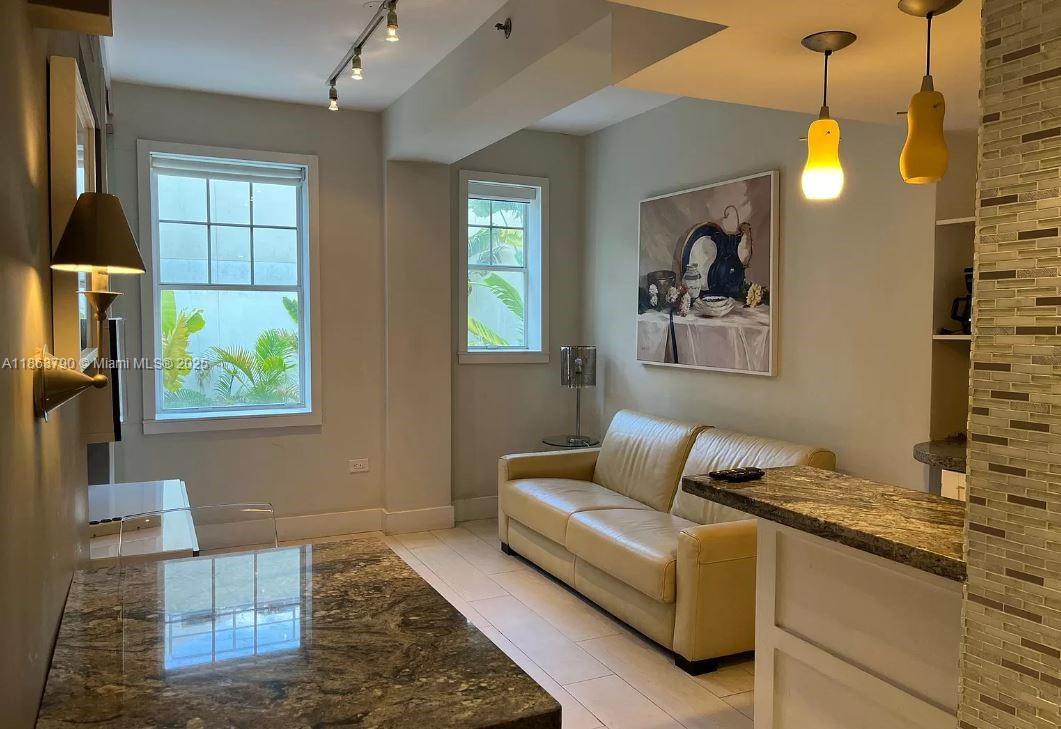 100 Collins Ave #208