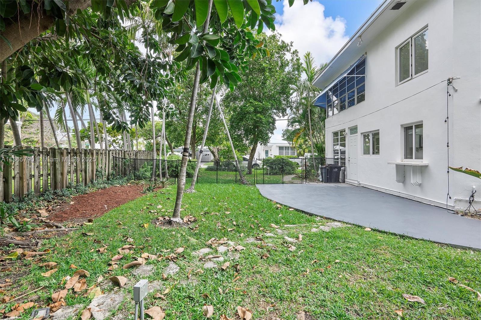 600 91st St #- Surfside, FL 33154