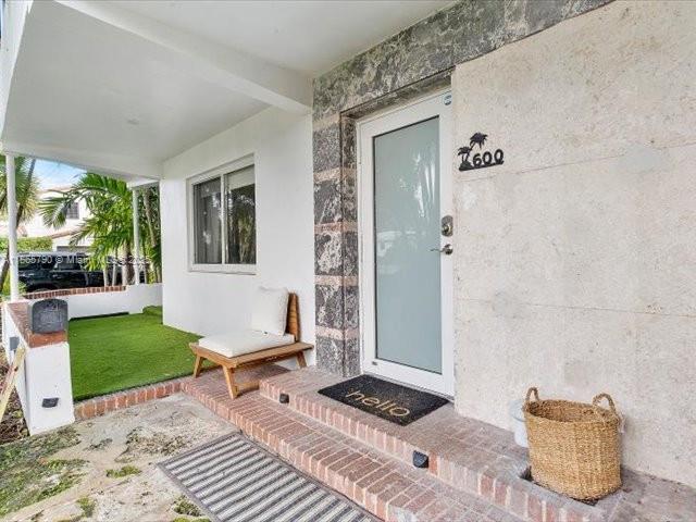 600 91st St #- Surfside, FL 33154