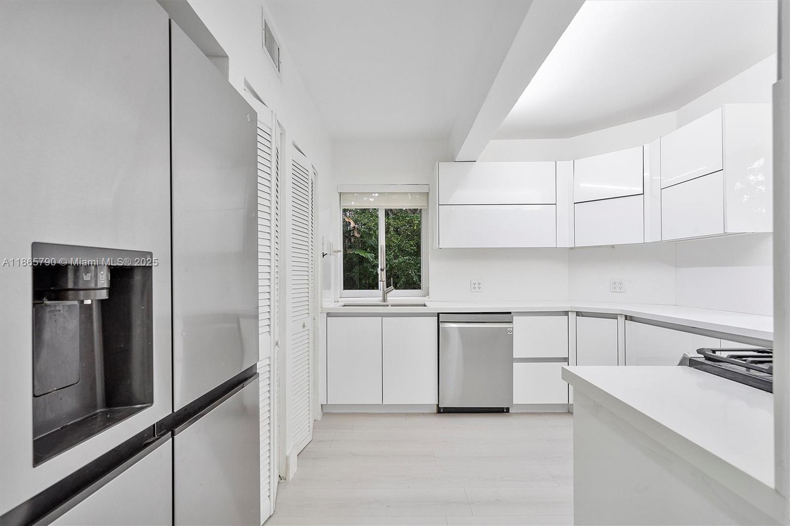 600 91st St #- Surfside, FL 33154