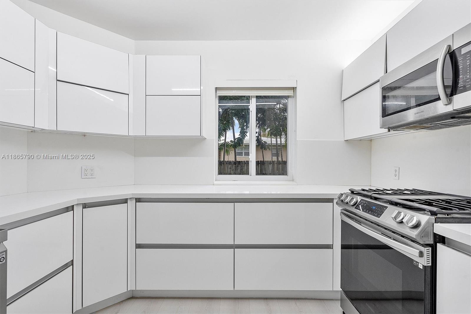 600 91st St #- Surfside, FL 33154