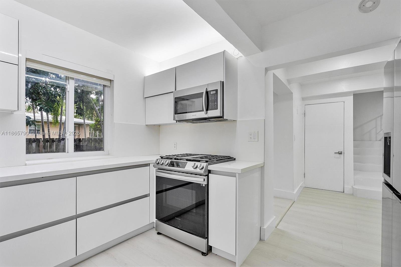 600 91st St #- Surfside, FL 33154