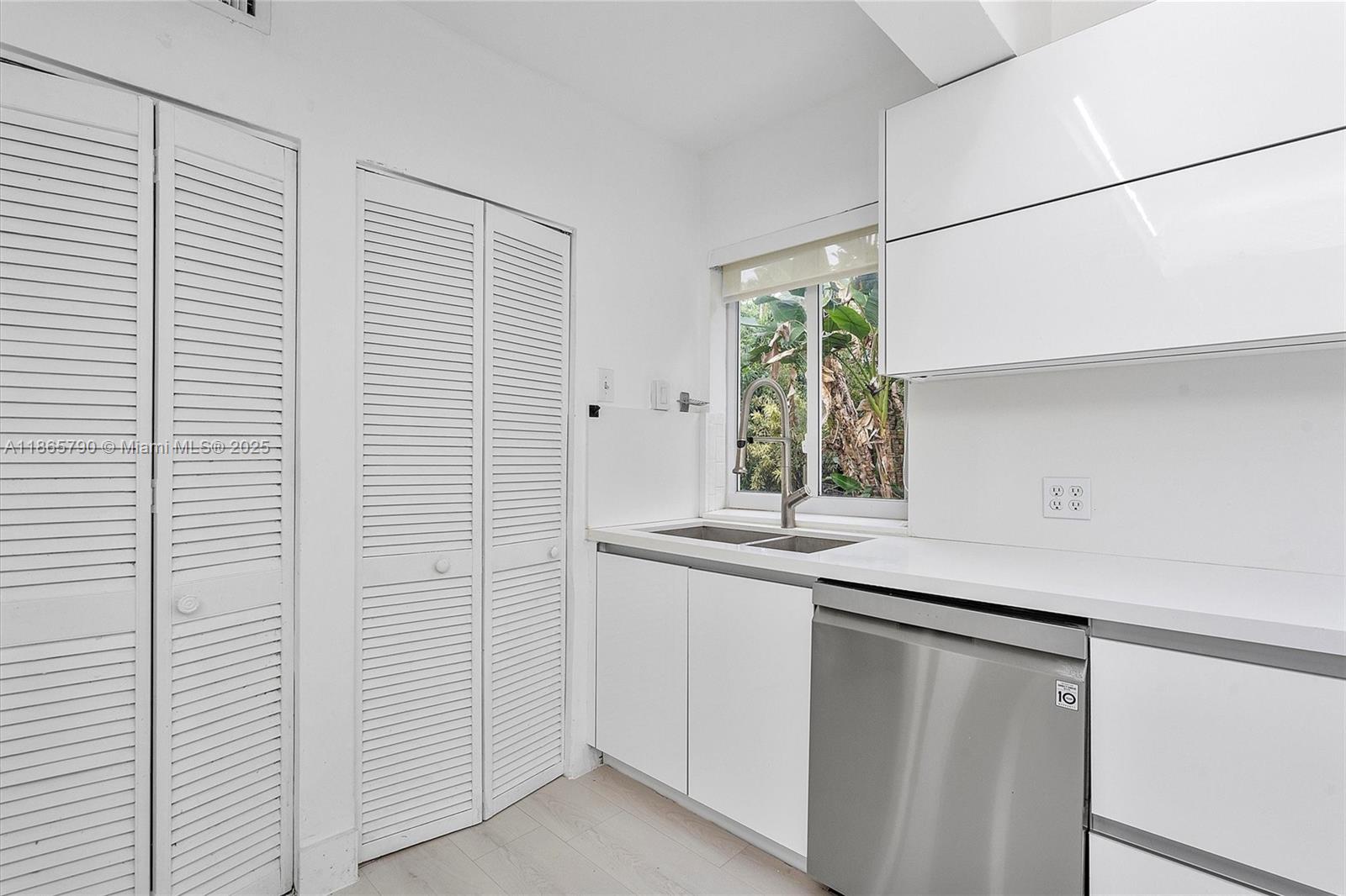 600 91st St #- Surfside, FL 33154